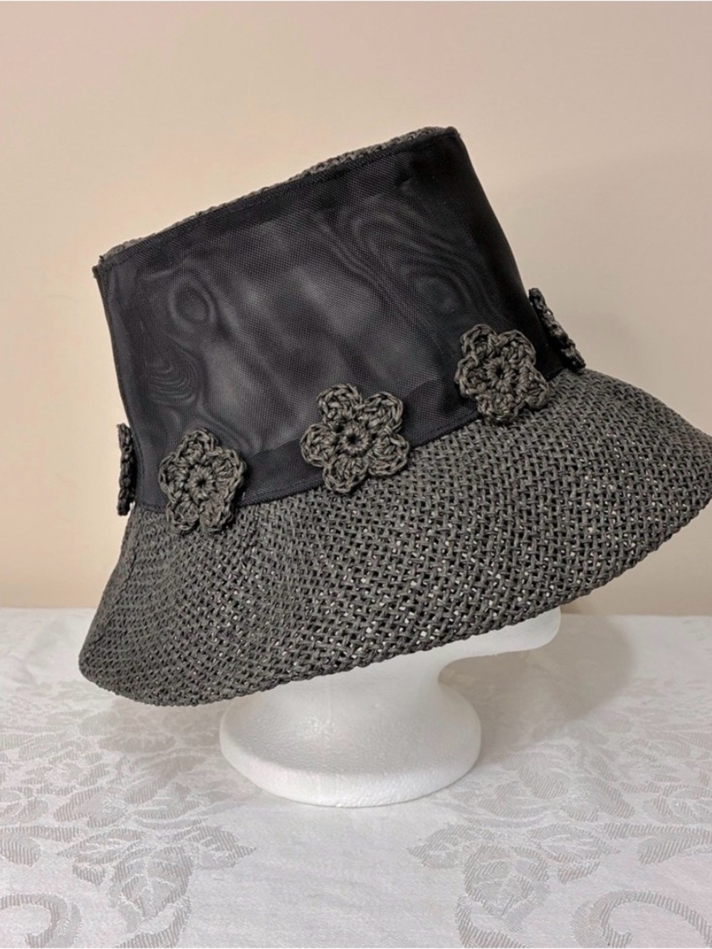 🖤 VTG Heaslip Black Woven Mesh Bucket Sun Hat w/ Raised Crocheted Flowers (M) - Picture 4 of 5